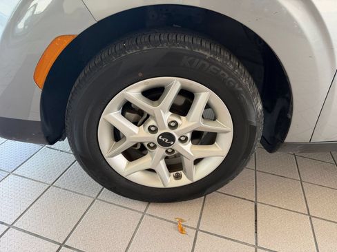 Used 2025 Kia Soul LX w/ LX Technology Package FWD image 24
