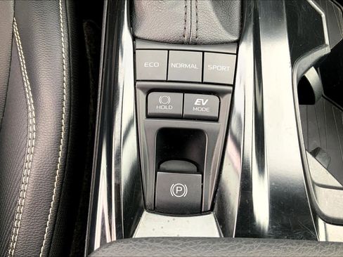 Used 2025 Toyota Camry SE image 28