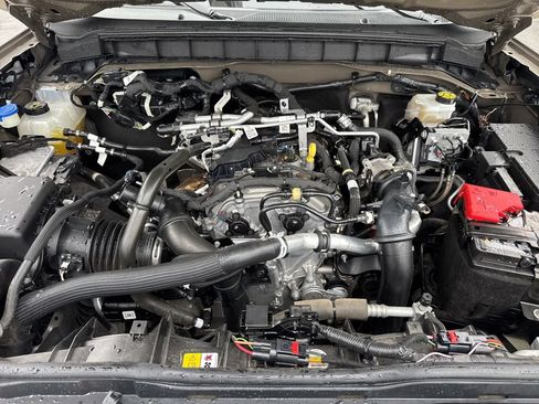 Used 2025 Ford Bronco Outer Banks AWD/4WD image 23