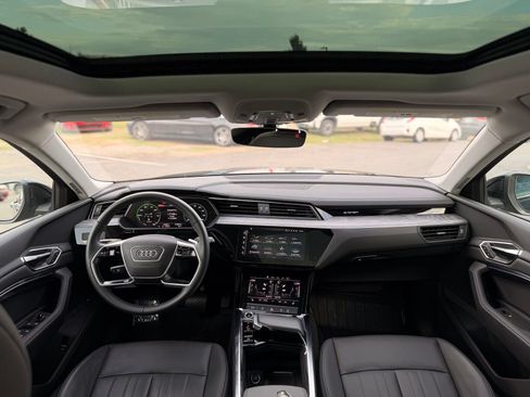 Used 2024 Audi Q8 e-tron Premium AWD/4WD image 33