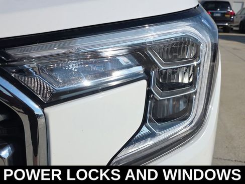 Used 2024 GMC Terrain SLT image 10