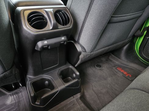 Used 2025 Jeep Gladiator Nighthawk image 30