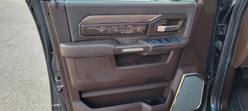 Used 2025 RAM 2500 Limited AWD/4WD image 10