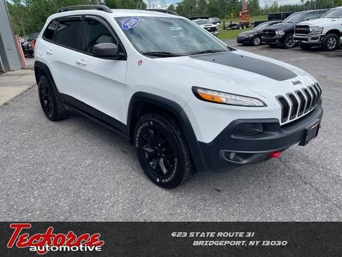 Used 2016 Jeep Cherokee Trailhawk w/ Leather Interior Group AWD/4WD image 1
