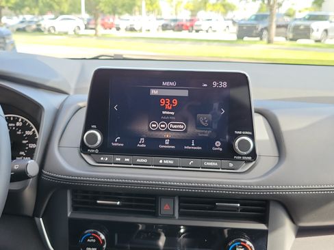 Used 2025 Nissan Rogue SV FWD image 18