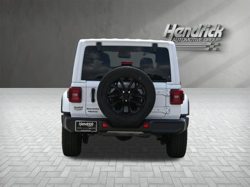 Used 2025 Jeep Wrangler Unlimited Sahara AWD/4WD image 9