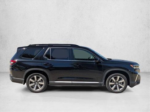 Used 2025 Honda Pilot Touring image 4