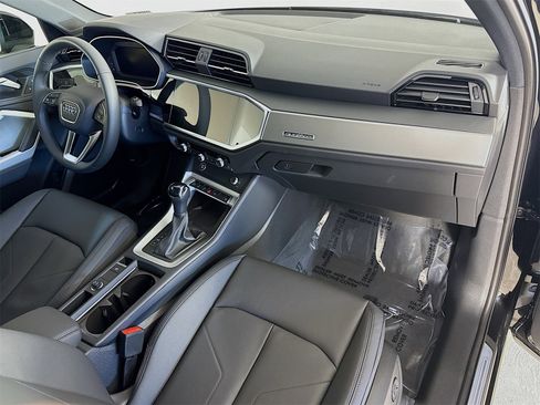 New 2025 Audi Q3 2.0T Premium image 29