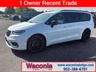 Used 2024 Chrysler Pacifica Touring-L w/ S Appearance Package FWD video 1