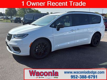 Used 2024 Chrysler Pacifica Touring-L w/ S Appearance Package