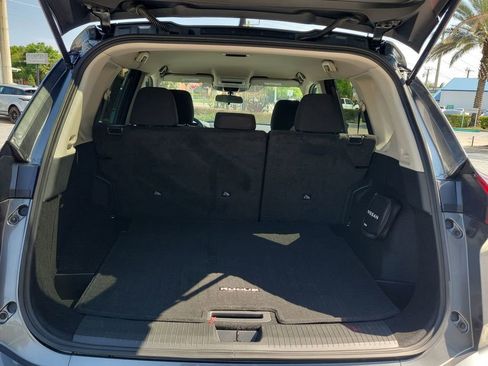 Used 2025 Nissan Rogue S FWD image 11