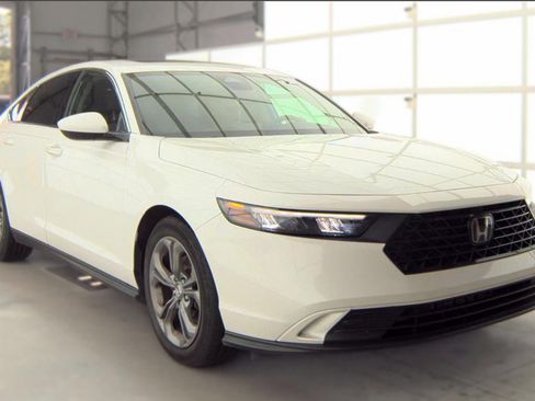 Used 2024 Honda Accord EX image 4