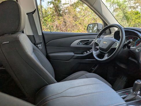 Used 2019 Chevrolet Traverse LT image 13