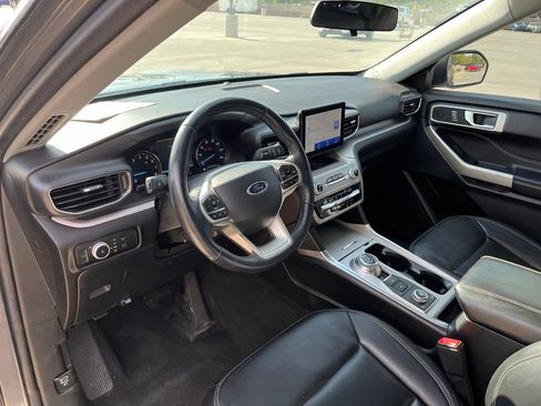 Used 2023 Ford Explorer XLT w/ Equipment Group 202A AWD/4WD image 11