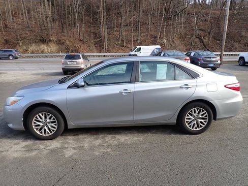 Certified 2017 Toyota Camry LE image 6