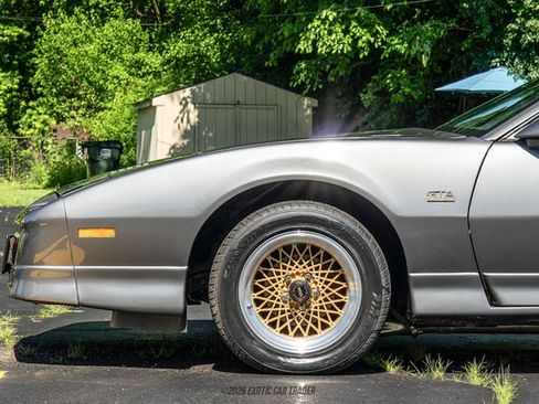 Used 1989 Pontiac Firebird Trans Am RWD image 4