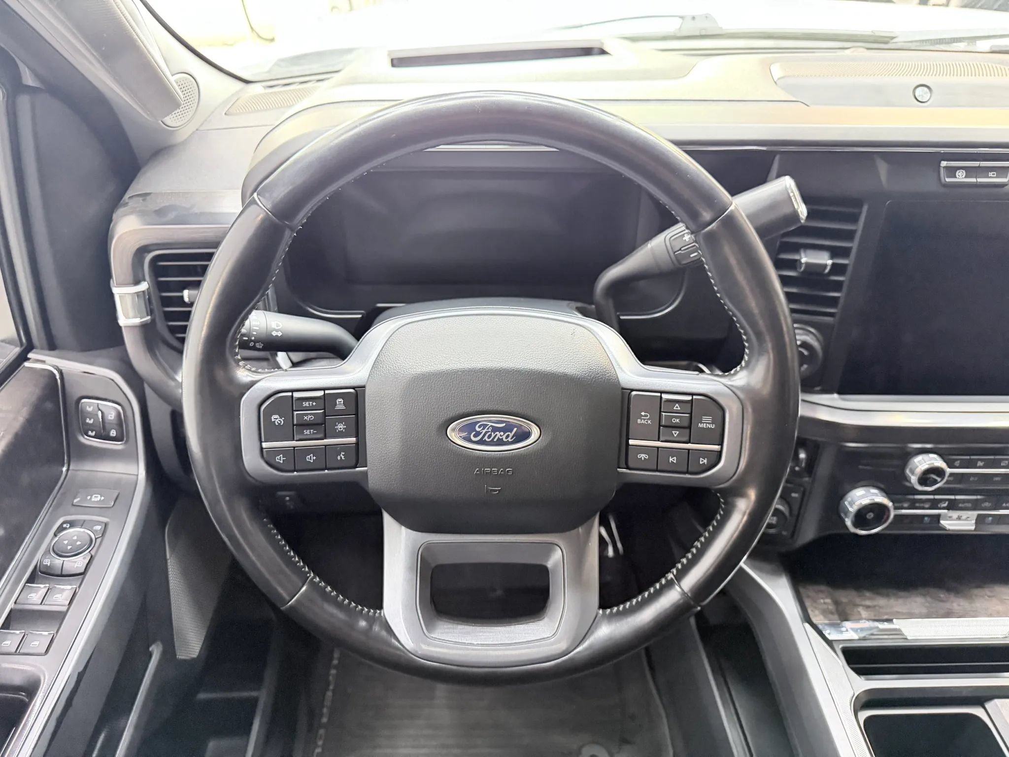 Used 2023 Ford F250 Lariat w/ Lariat Ultimate Package AWD/4WD image 15