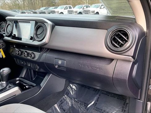 Used 2018 Toyota Tacoma SR5 image 16