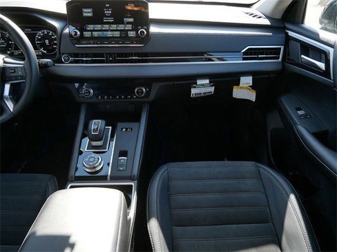 Used 2025 Mitsubishi Outlander SE image 12