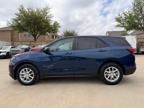 Used 2023 Chevrolet Equinox LS w/ LS Convenience Package image 3