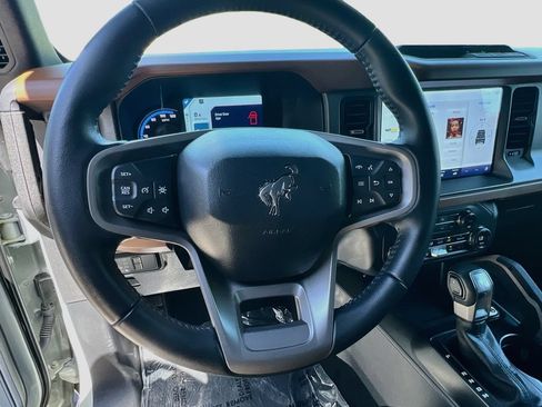 Used 2024 Ford Bronco Outer Banks AWD/4WD image 11