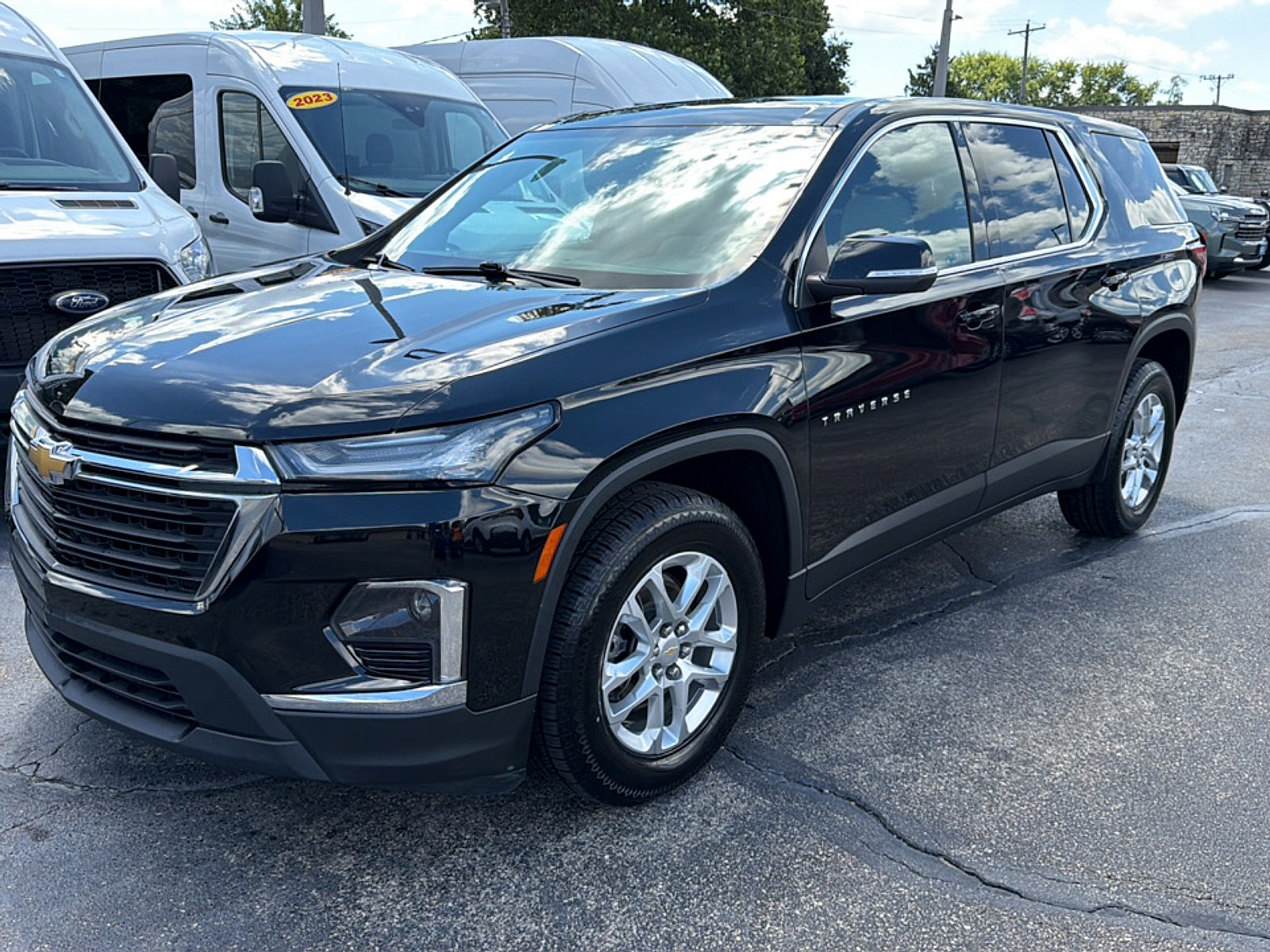 Used 2022 Chevrolet Traverse LS FWD image 3