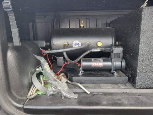 Used 2005 HUMMER H2 SUT w/ Preferred Equipment Group image 56