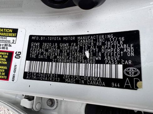 Used 2017 Toyota Corolla LE w/ Carpet Mat Package (TMS) FWD image 29
