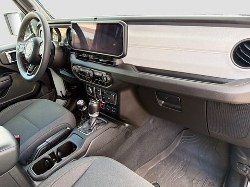 Used 2024 Jeep Wrangler Willys image 13