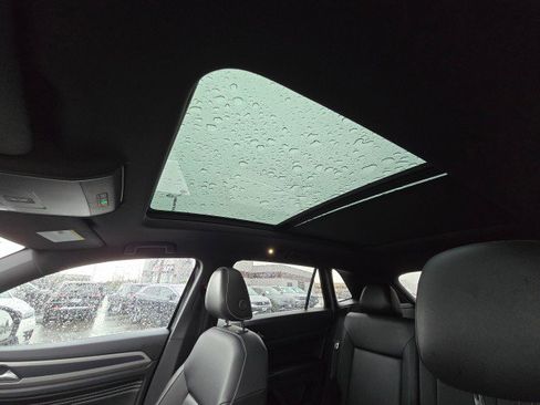 Used 2020 Volkswagen Atlas Cross Sport SEL image 25