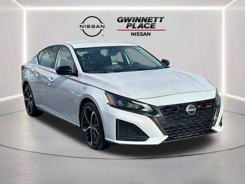 Used 2024 Nissan Altima 2.5 SR image 3