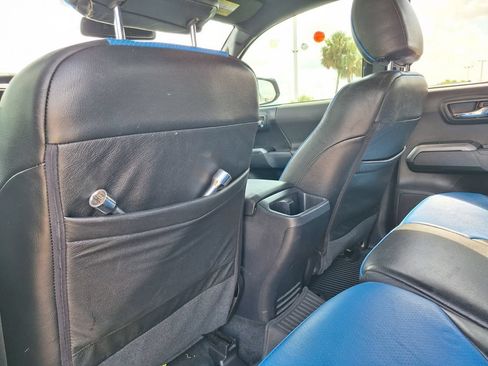 Used 2018 Toyota Tacoma TRD Sport AWD/4WD image 20