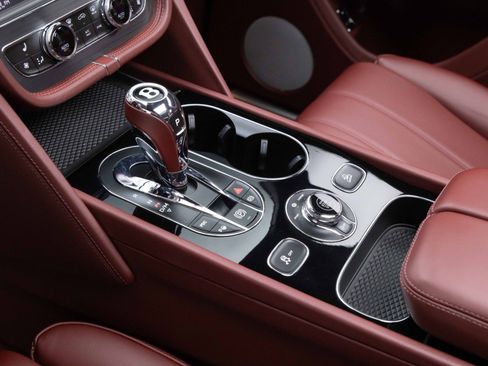 Used 2019 Bentley Bentayga AWD/4WD image 16