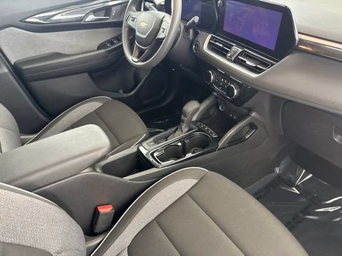 Used 2025 Chevrolet TrailBlazer LT AWD/4WD image 23