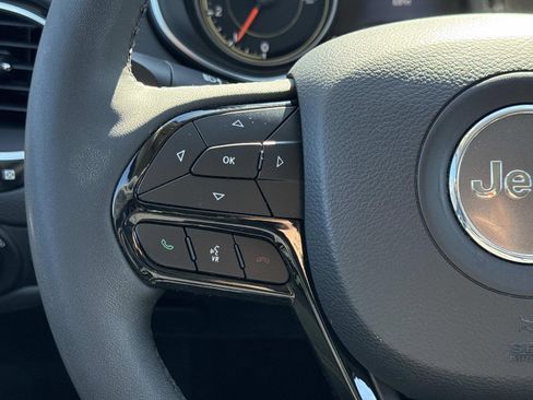 Used 2023 Jeep Cherokee Altitude Lux image 15