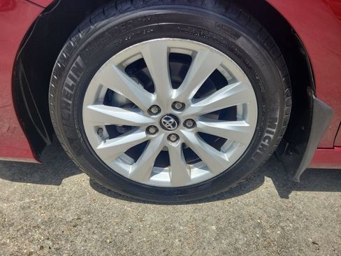 Certified 2018 Toyota Camry LE FWD image 32