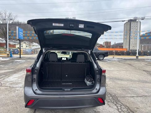 Used 2024 Toyota Highlander XLE image 37