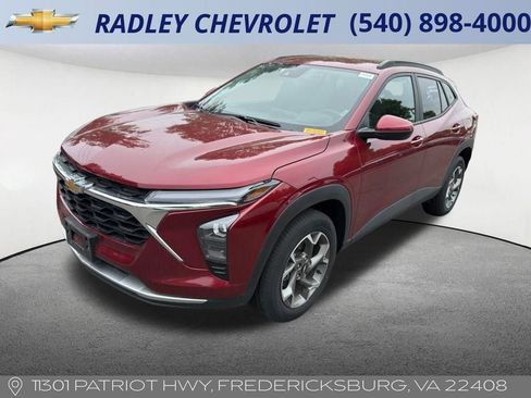 Certified 2025 Chevrolet Trax LT w/ LT Convenience Package FWD image 2
