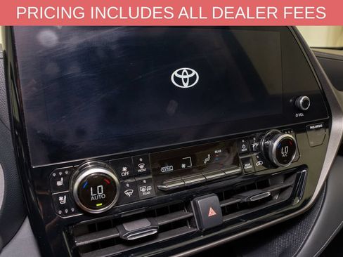 Used 2023 Toyota Highlander Limited FWD image 15
