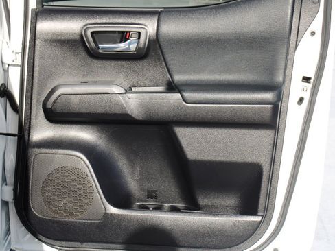 Certified 2020 Toyota Tacoma TRD Off-Road image 19