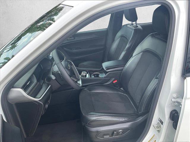Used 2024 Jeep Grand Cherokee Altitude RWD image 26