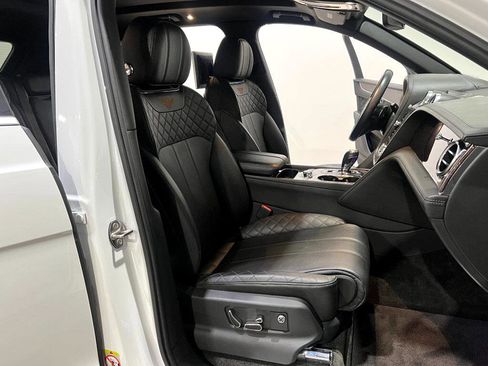Used 2019 Bentley Bentayga image 12