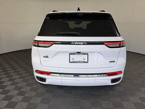 New 2025 Jeep Grand Cherokee Overland w/ Luxury Tech Group IV image 5