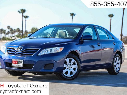 Used 2010 Toyota Camry LE image 1