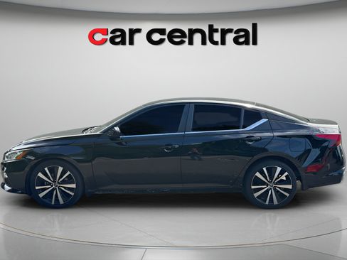 Used 2022 Nissan Altima 2.5 SR FWD image 2