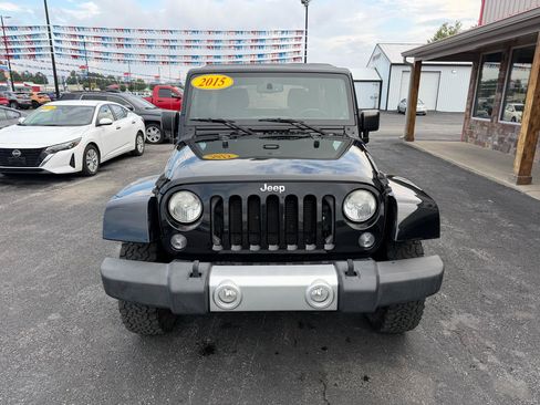 Used 2015 Jeep Wrangler Unlimited Sahara w/ Dual Top Group AWD/4WD image 9