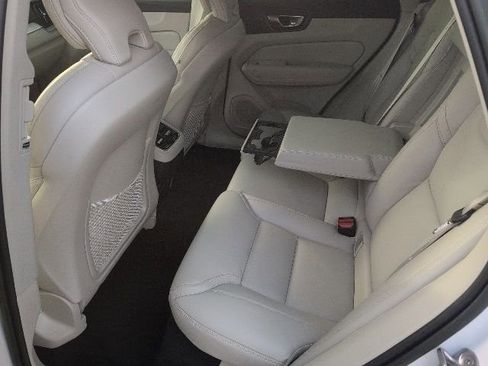 Used 2023 Volvo XC60 B5 Ultimate w/ Protection Package Premier image 19