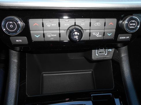 New 2026 Jeep Compass Limited image 21