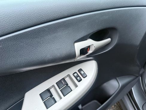 Used 2010 Toyota Corolla image 32