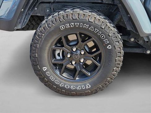Used 2024 Jeep Gladiator Sport AWD/4WD image 19